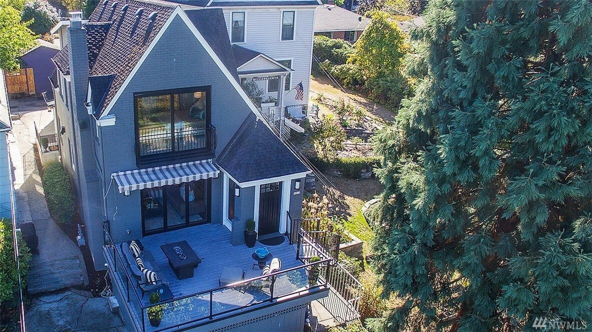 Property Photo:  5818 E Green Lake Wy N  WA 98103 