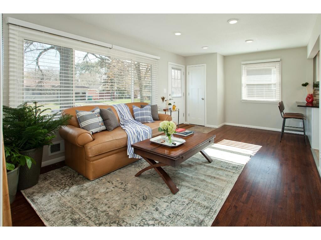 Property Photo:  1410 Independence Avenue S  MN 55426 