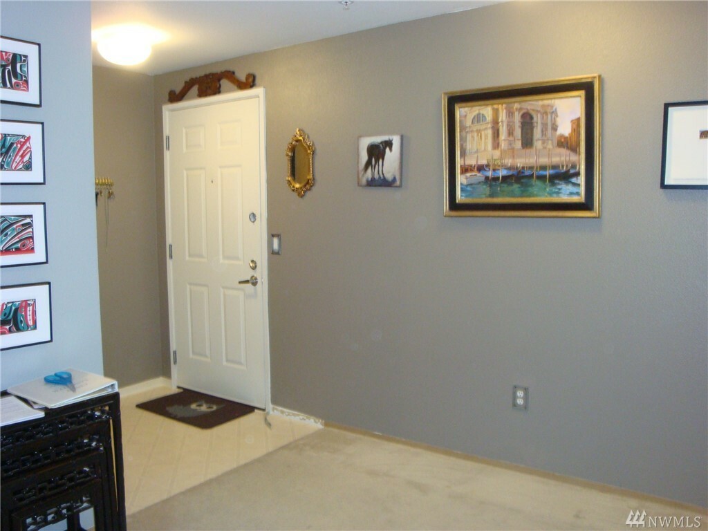 Property Photo:  23301 Cedar Wy U201  WA 98043 