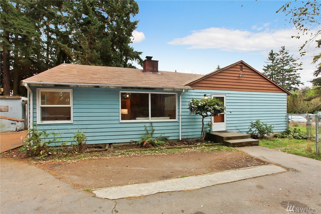 Property Photo:  13758 Wallingford Ave N  WA 98133 