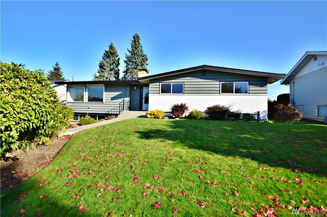 Property Photo:  1437 N Highland St  WA 98406 