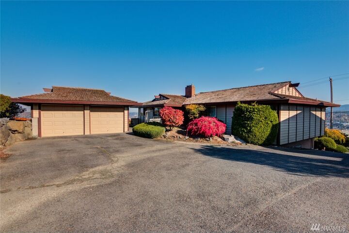 Property Photo:  12445 84th Ave S  WA 98178 