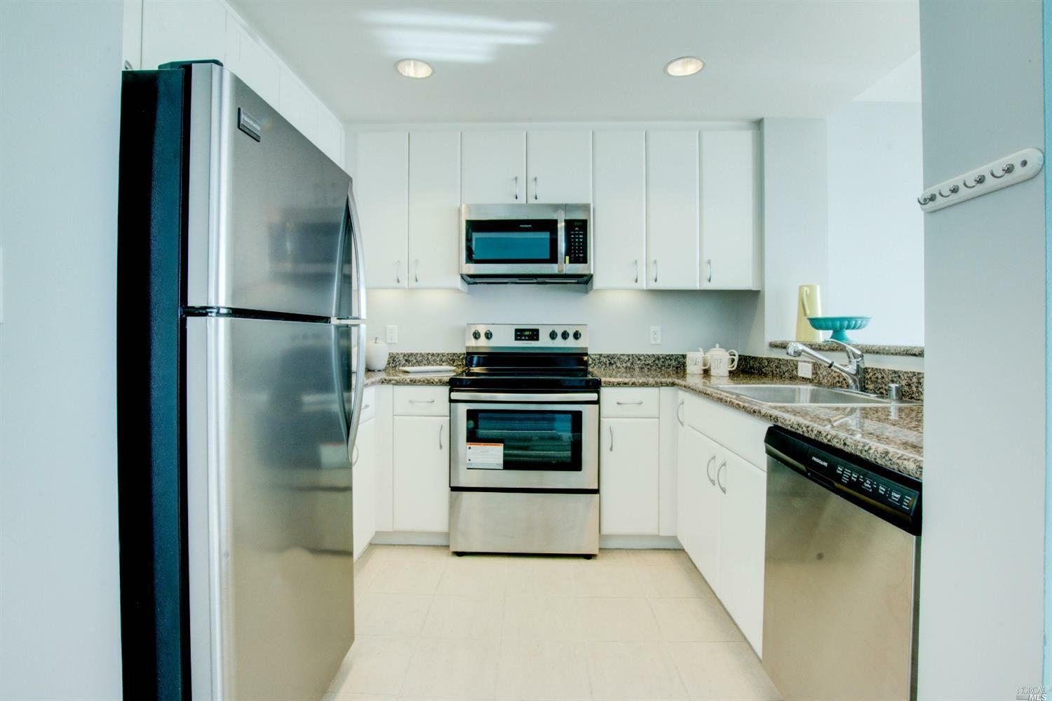 Property Photo:  260 King Street 739  CA 94107 