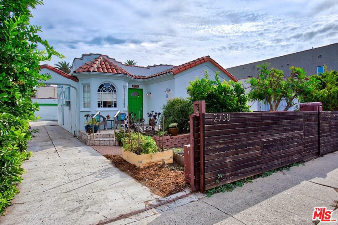 Property Photo:  2738 S Redondo  CA 90016 