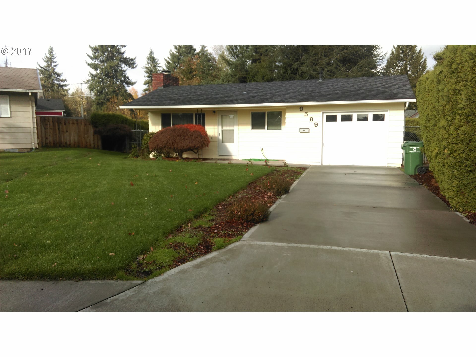 Property Photo:  9589 SE 43rd Ave  OR 97222 