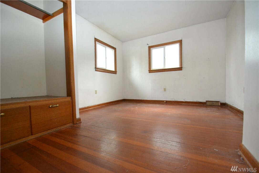 Property Photo: 10028 2nd Ave S WA 98168