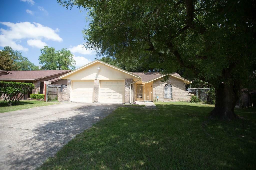 Property Photo:  1910 Deerhurst Lane  TX 77088 