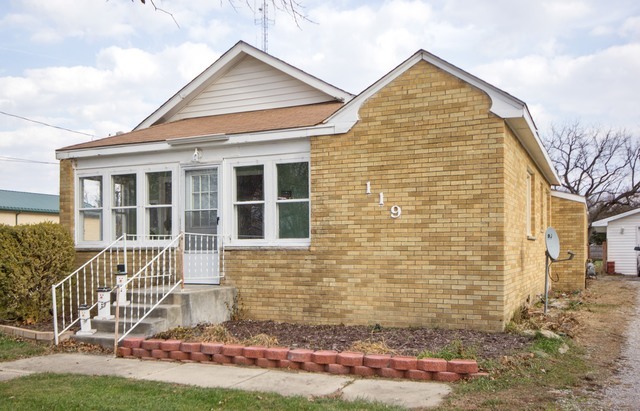 Property Photo:  119 School Street  IL 60408 