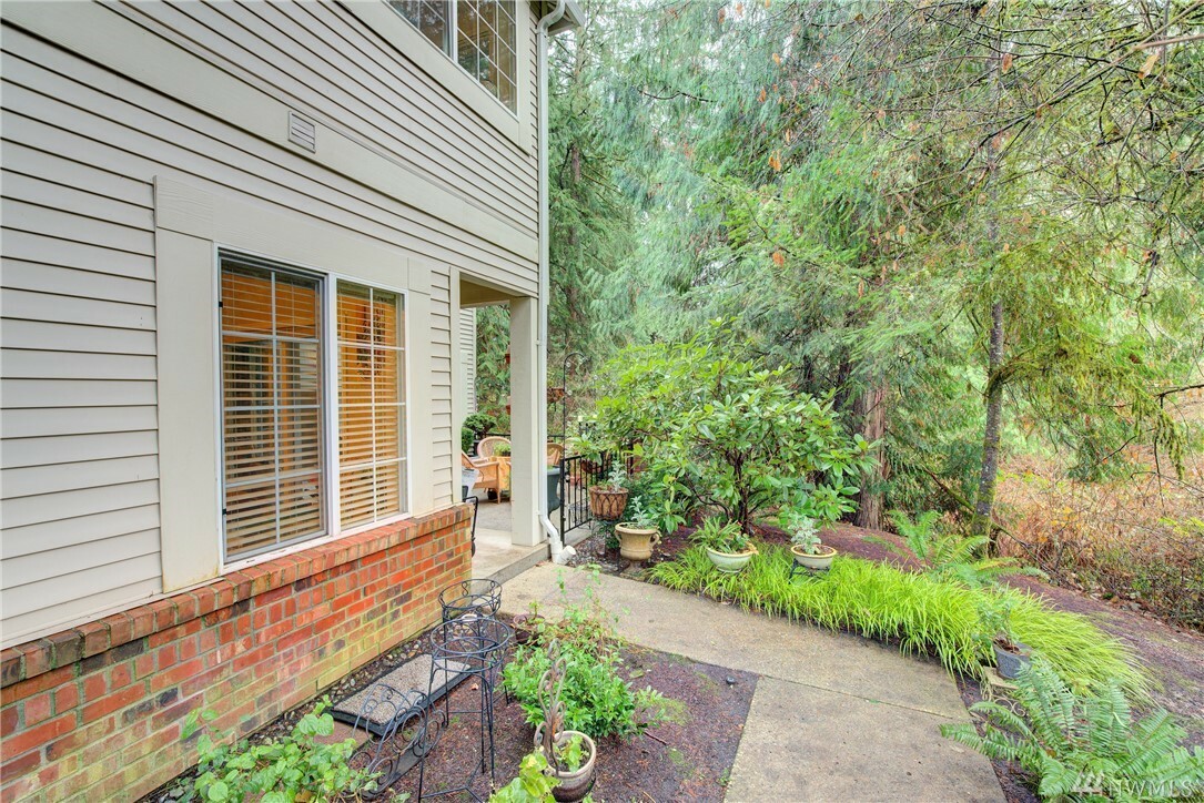 Property Photo:  10909 Avondale Rd NE M-151  WA 98052 