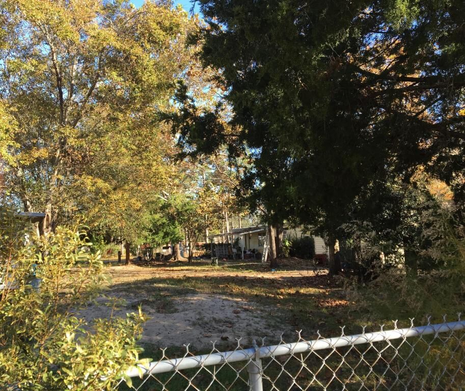 Property Photo: 101 Owen Street FL 32578