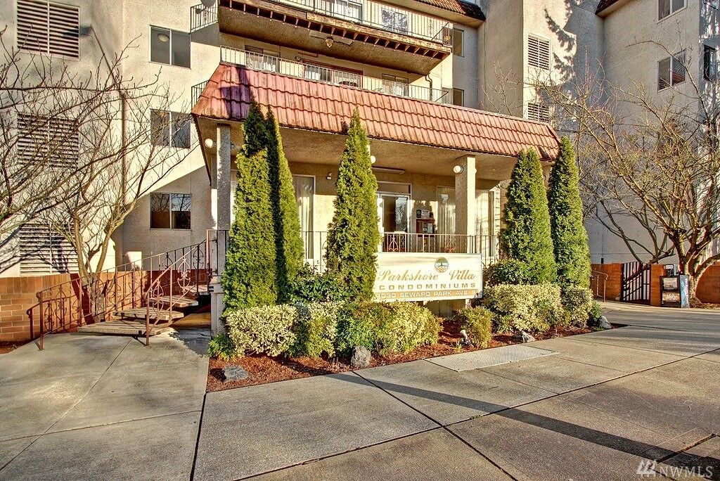Property Photo:  9030 Seward Park Ave S 510  WA 98118 