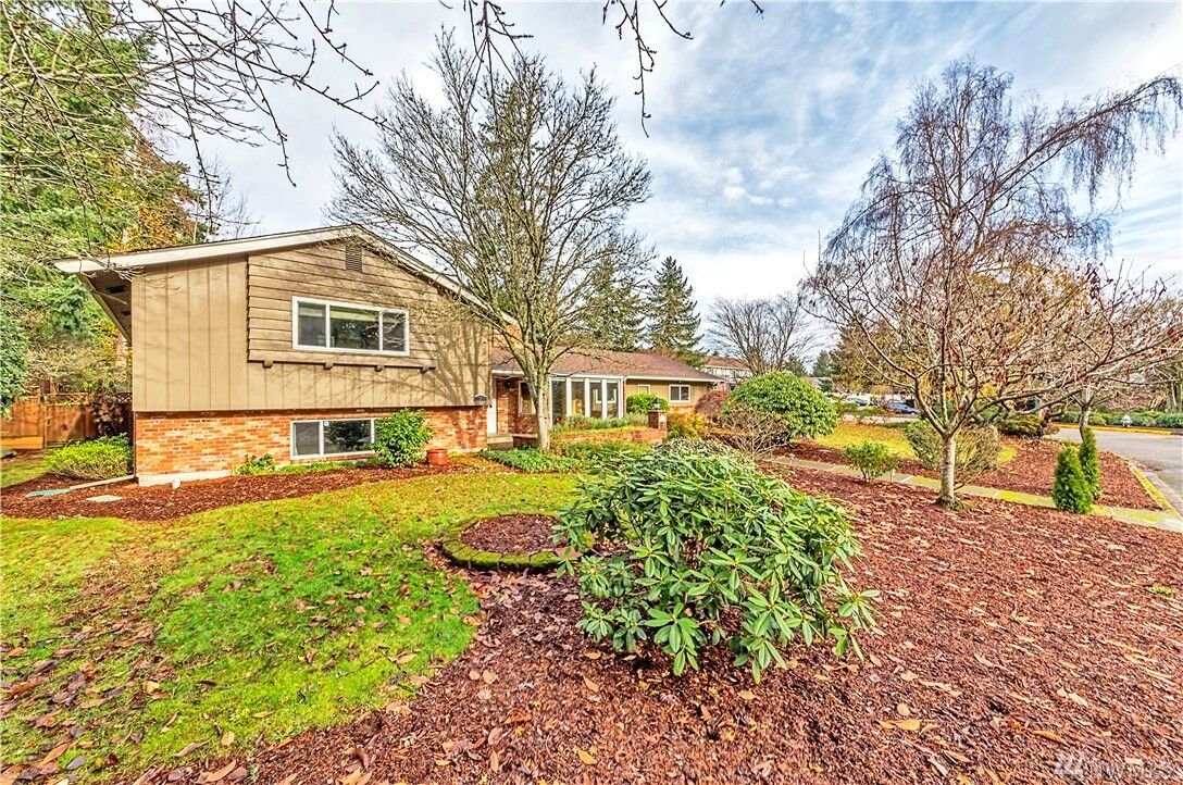 Property Photo:  1318 Mar Vista Dr  WA 98466 
