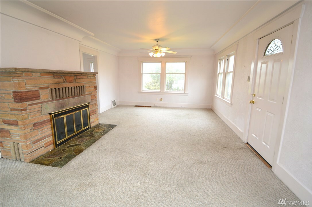 Property Photo:  119 M St NE  WA 98002 