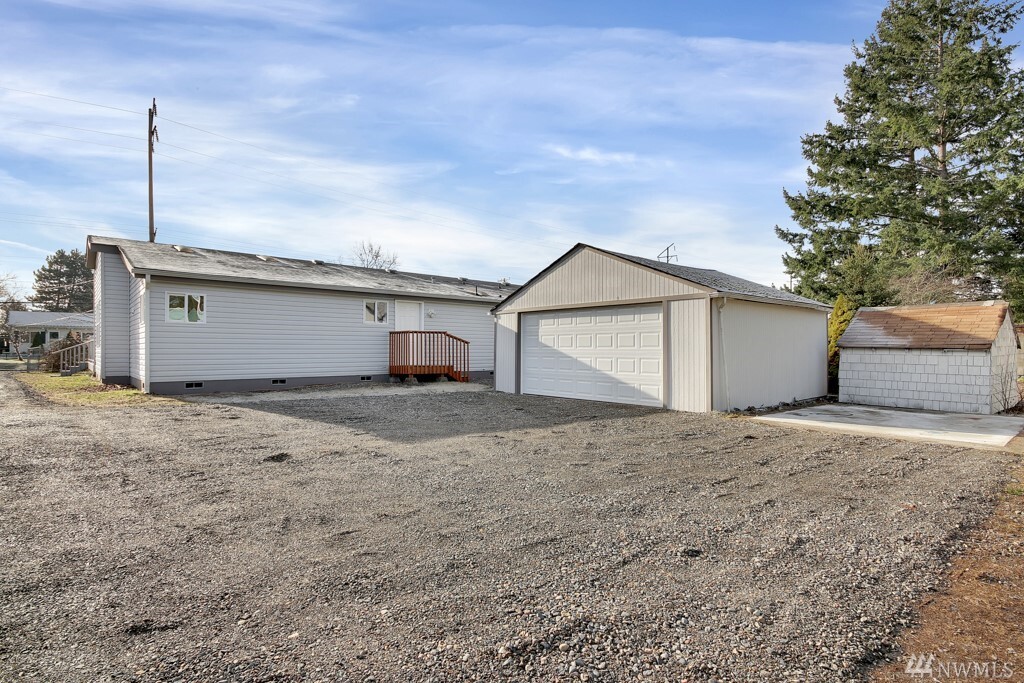 Property Photo:  159 131st St E  WA 98445 