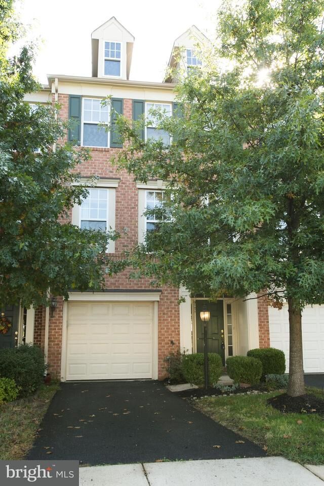 Property Photo: 9171 Cascade Falls Drive VA 20136
