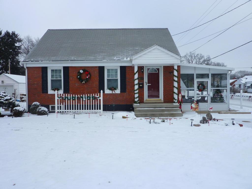 Property Photo: 304 Pierson Boulevard OH 43055