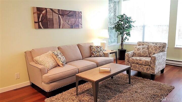 Property Photo:  5000 Fauntleroy Wy SW 202  WA 98136 