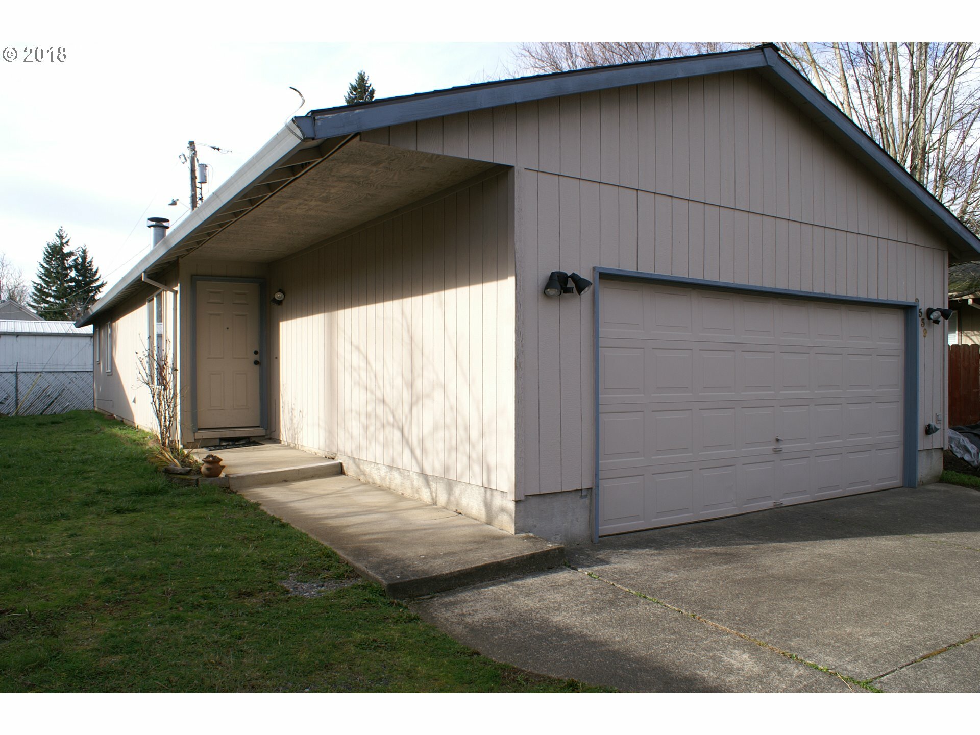 Property Photo:  2539 SE 138th Ave  OR 97236 