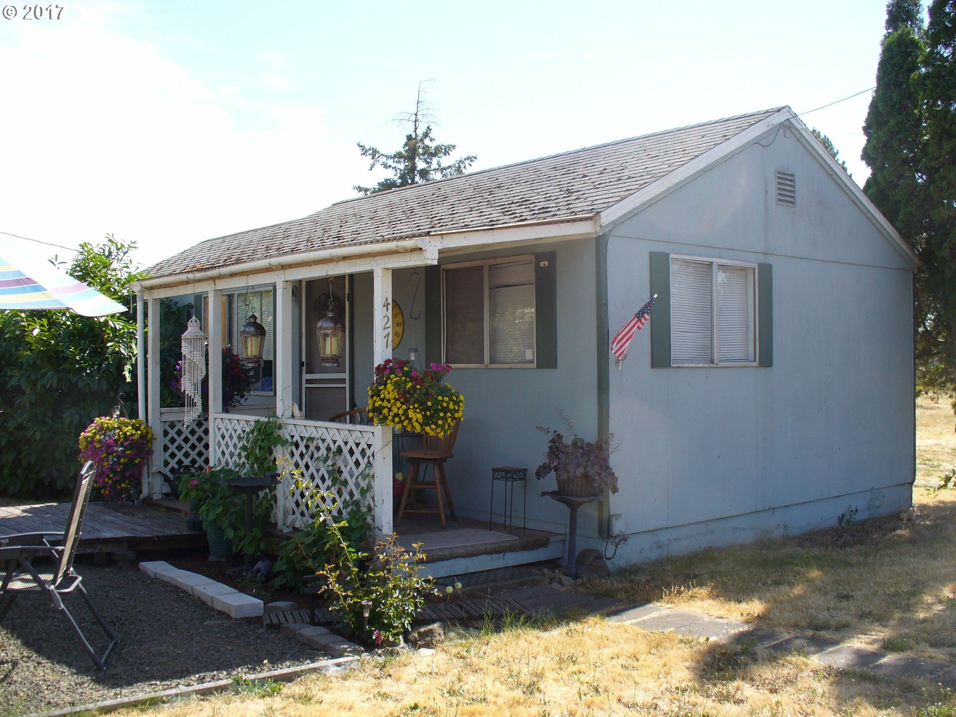 Property Photo:  427 2nd Ave  OR 97448 