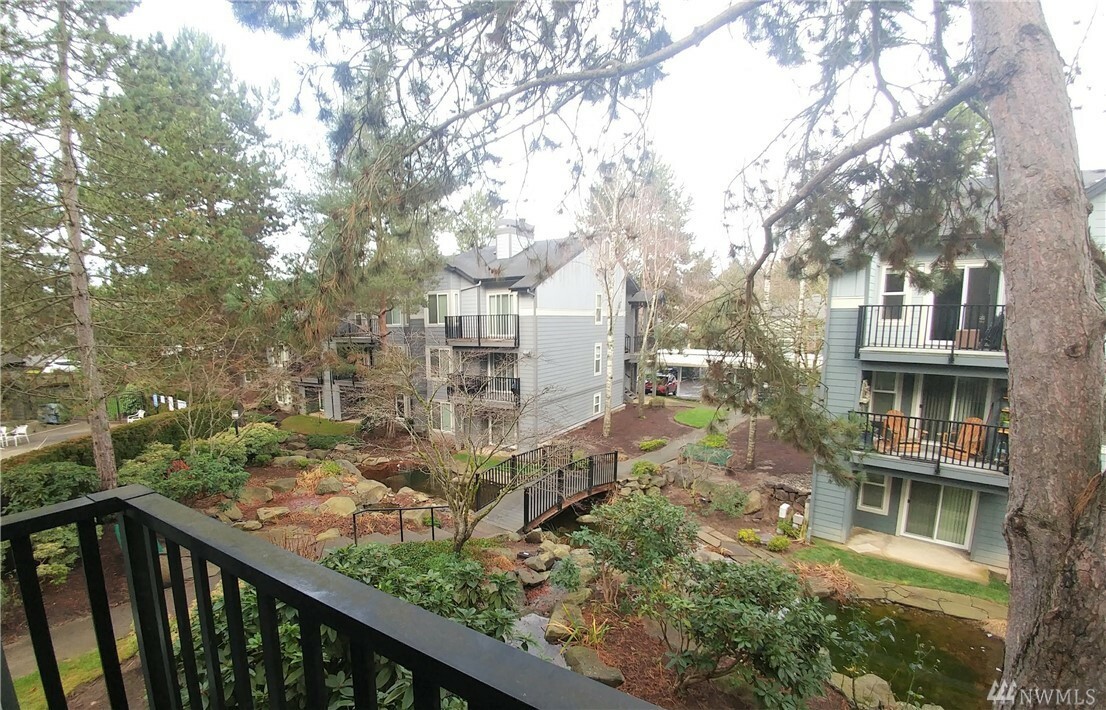 Property Photo:  11112 NE 124th Lane D213  WA 98034 