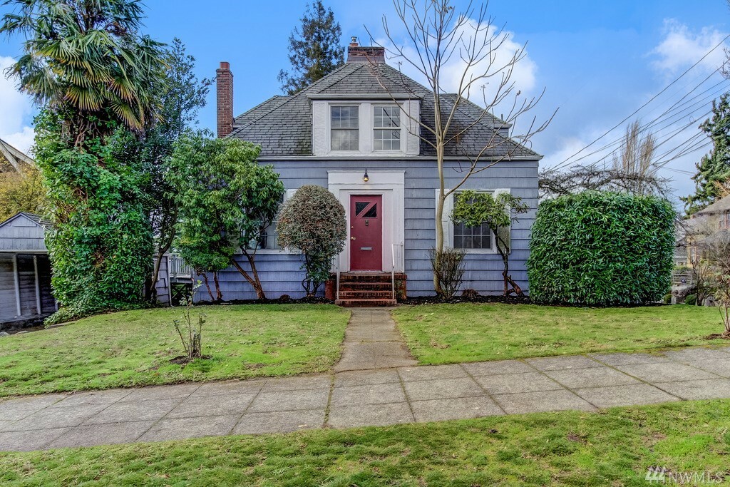 Property Photo:  5721 Greenwood Ave N  WA 98103 