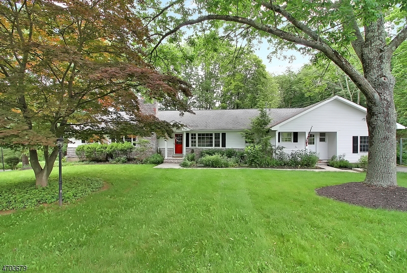 Property Photo:  14 Cherry Ln  NJ 07945 