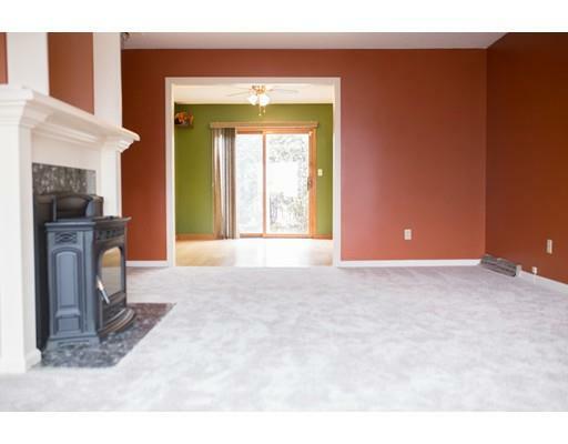 Property Photo: 8 Castle Hill Rd B MA 01001