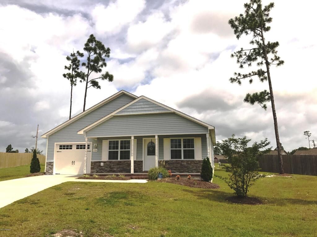 Property Photo:  704 Wickford Place  NC 28539 