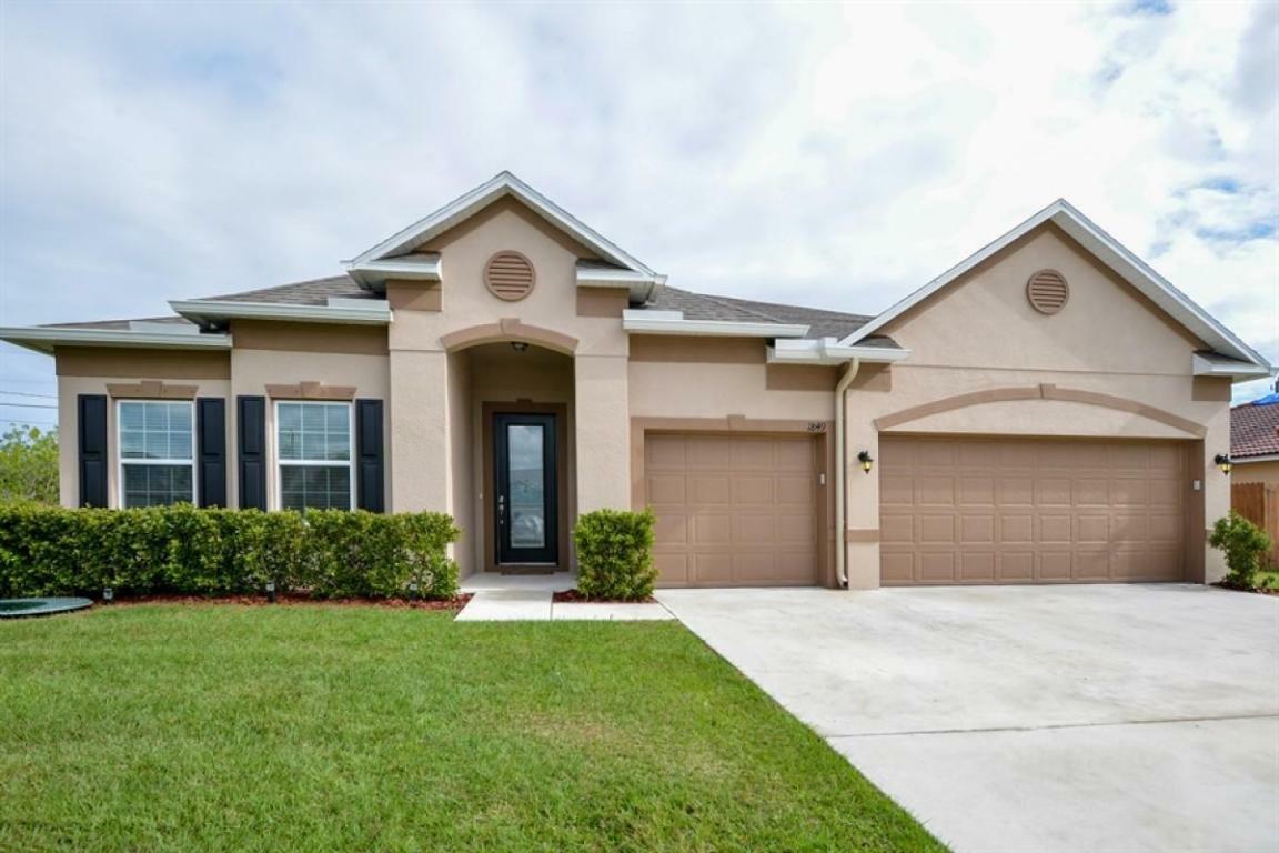 Property Photo:  1849 SW Breezeway Street  FL 34987 