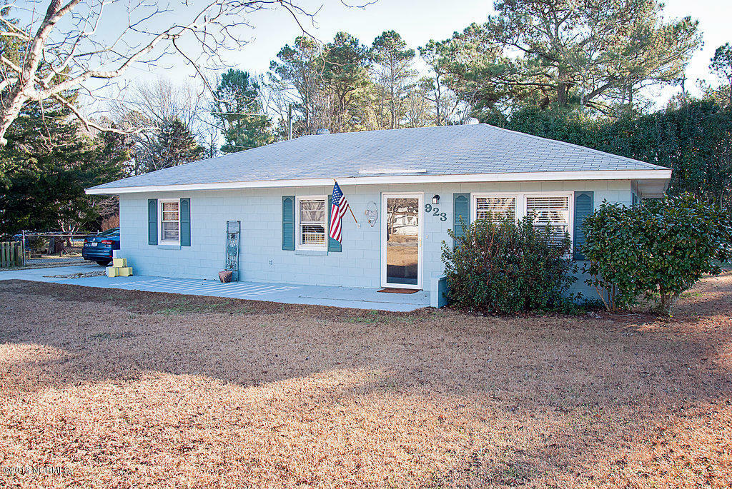 Property Photo:  923 N Yaupon Terrace  NC 28557 