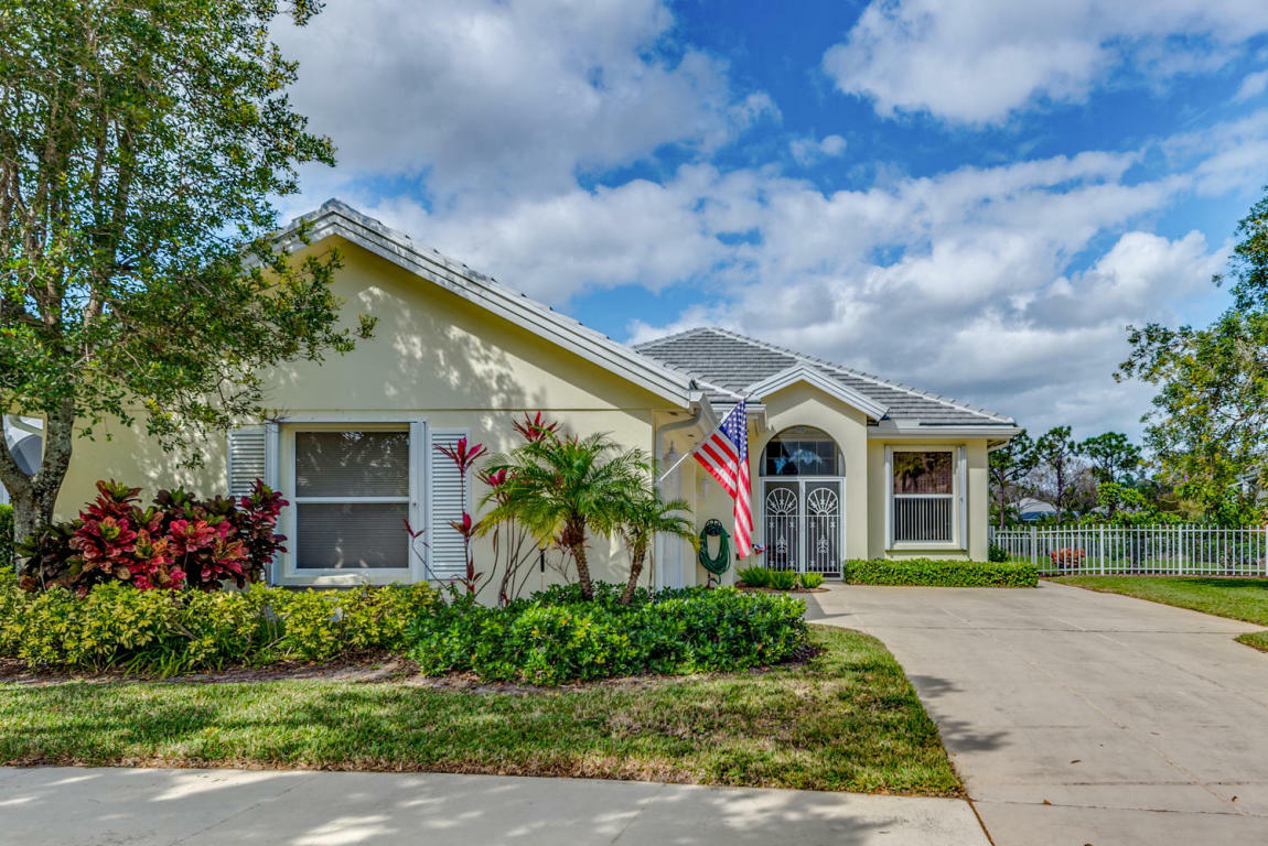Property Photo: 5069 SE Inkwood Way FL 33455