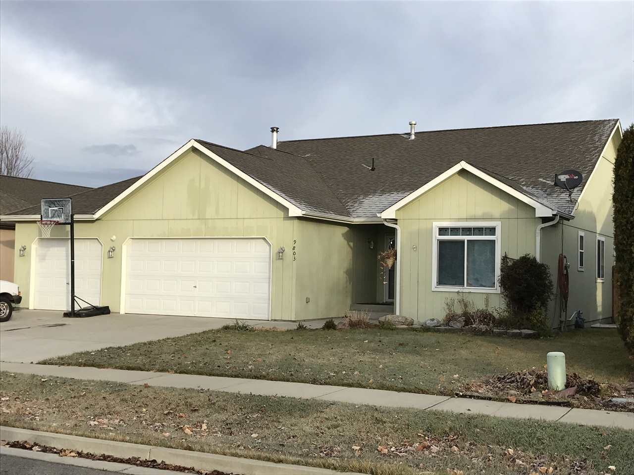 Property Photo: 9803 E Whitman Ct WA 99206