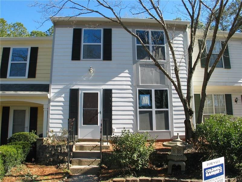 Property Photo:  1707 Queen Anne Court   30350 