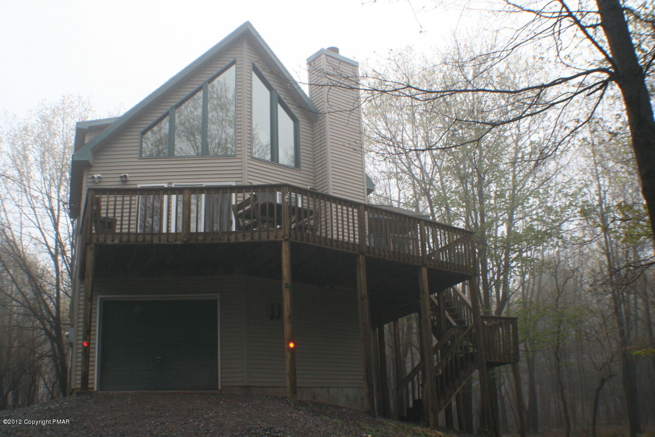 Property Photo: 131 Maple Rd PA 18610