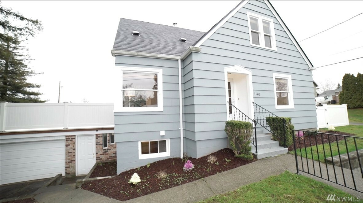 Property Photo: 1102 E 56th St WA 98404