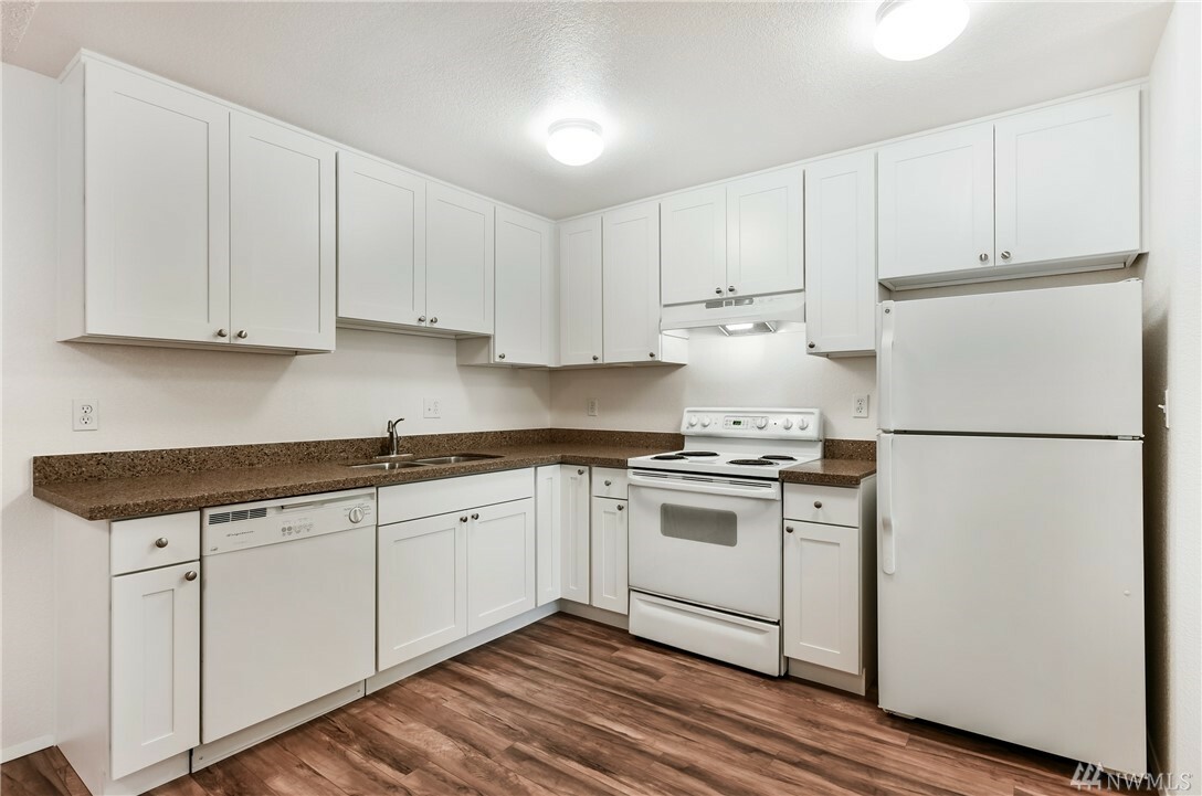 Property Photo:  1150 Sunset Blvd NE 325  WA 98056 