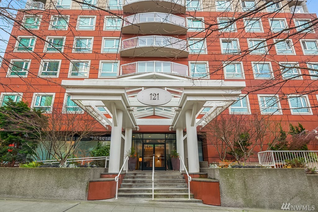 Property Photo:  121 Vine St 1402  WA 98121 