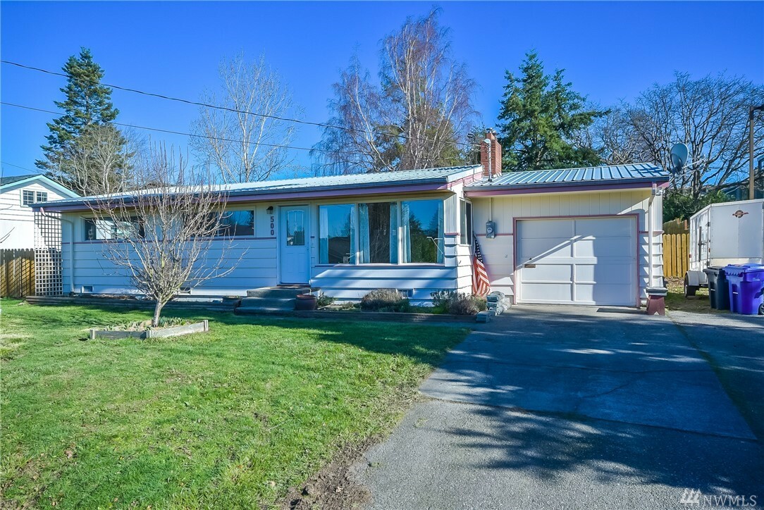 Property Photo:  500 SE Quaker St  WA 98277 