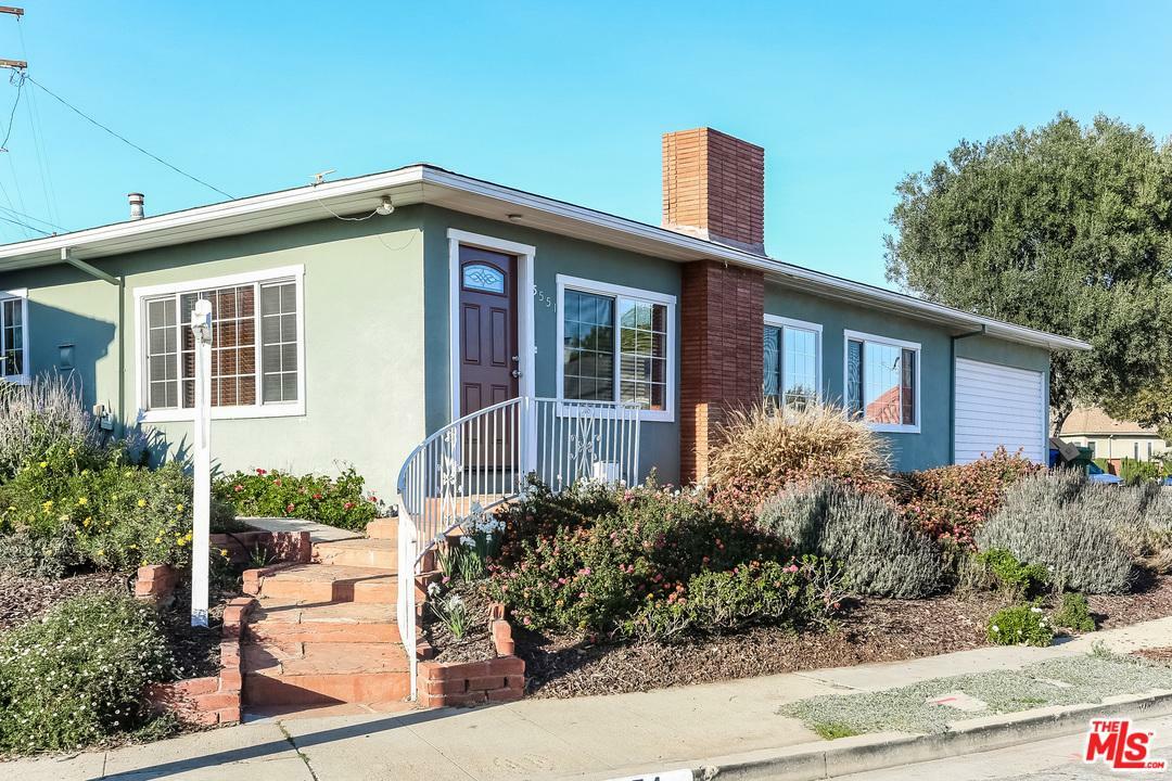 Property Photo: 5551 Arch Crest Dr CA 90043