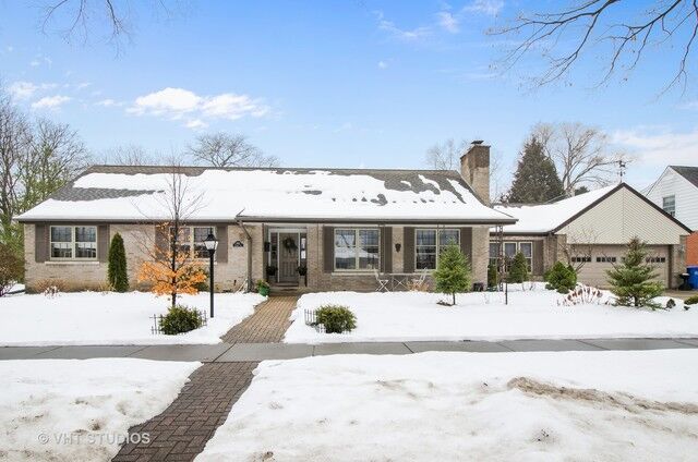 Property Photo: 1047 Oakwood Avenue IL 60016