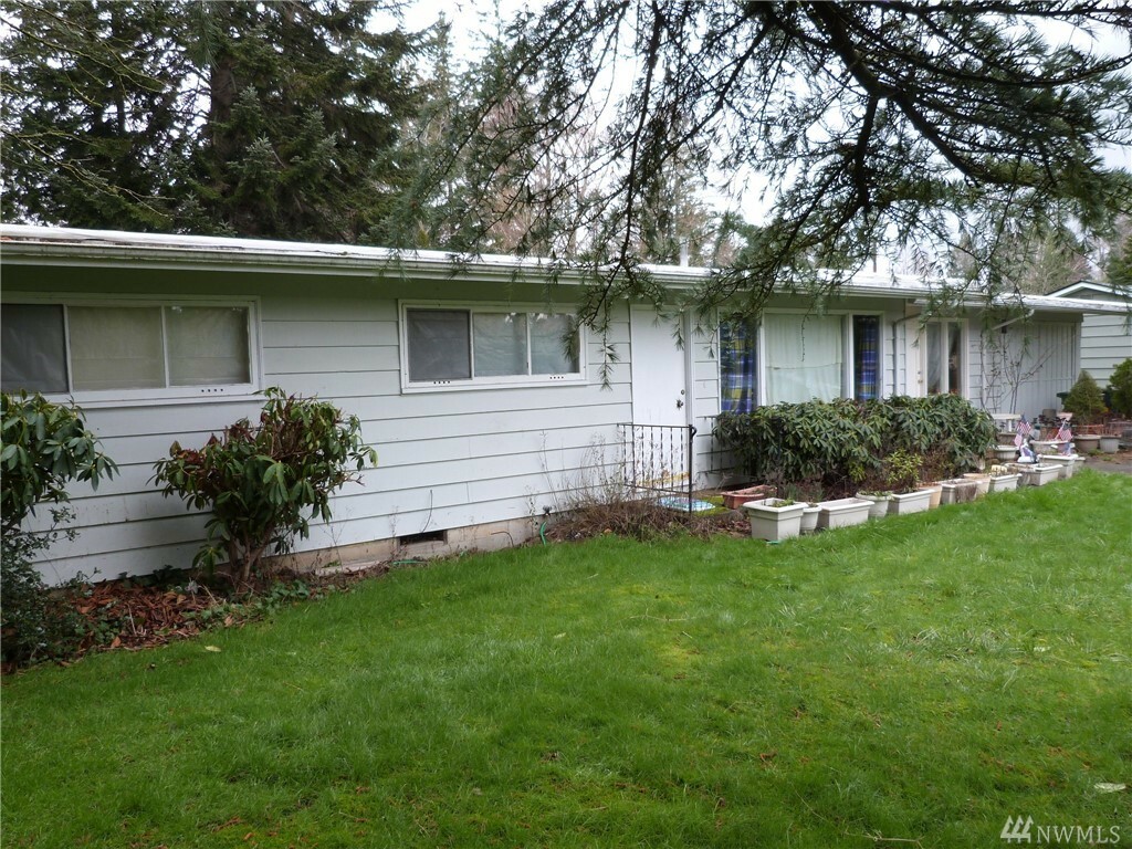 Property Photo: 2916 Alderwood Ave WA 98225