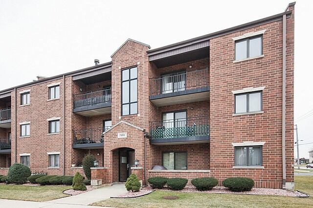 Property Photo:  7955 90th Street 3B  IL 60457 
