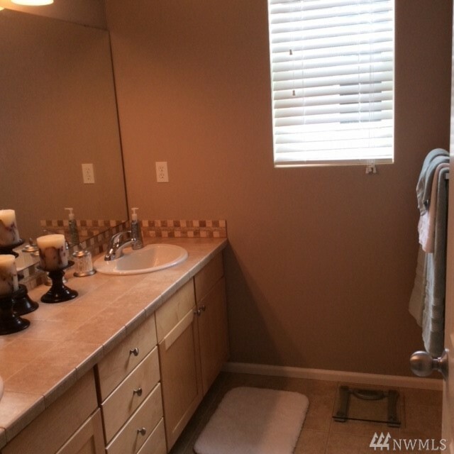 Property Photo:  7214 Olive Ave SE  WA 98092 