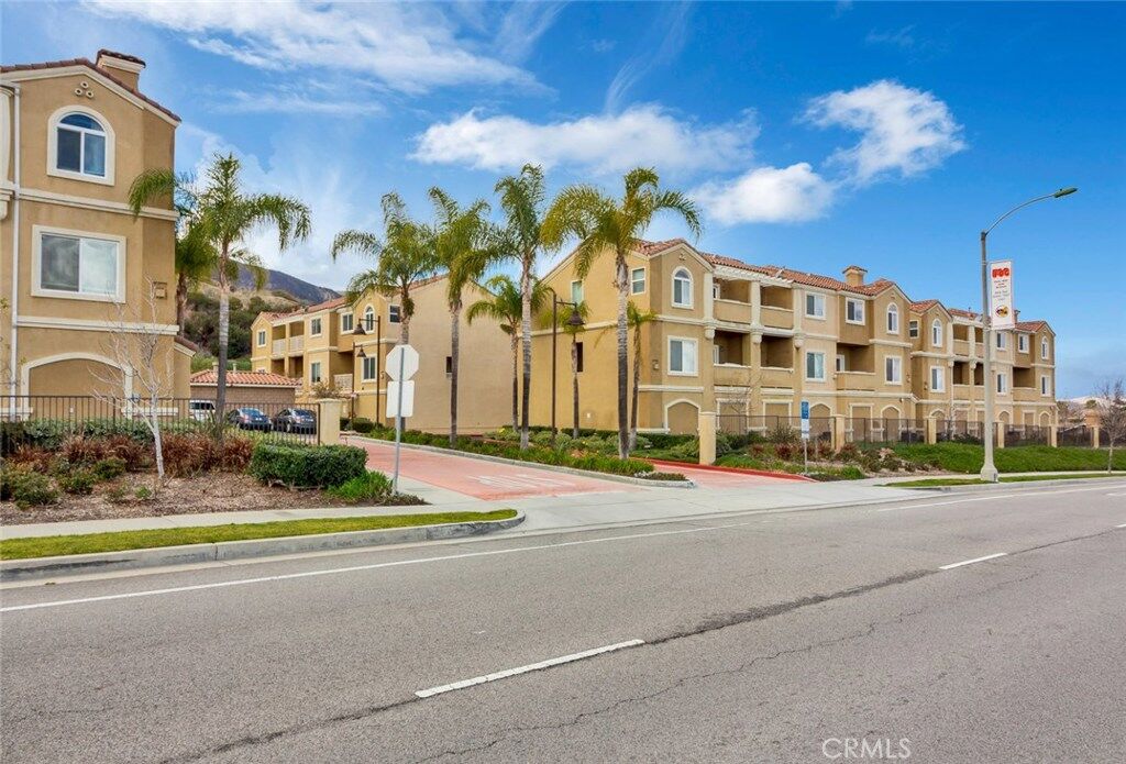 Property Photo: 2810 Green River Road 103 CA 92882