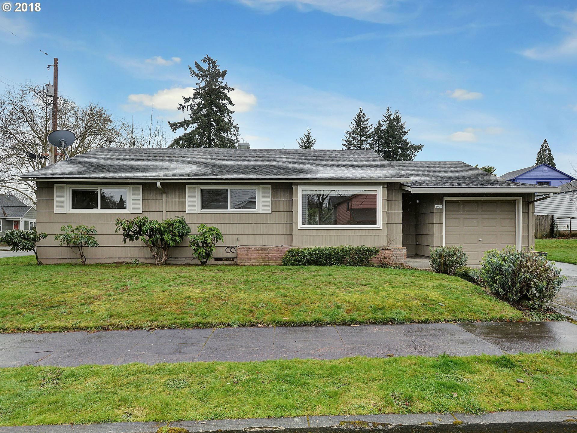 Property Photo: 2034 SE Lexington St OR 97202