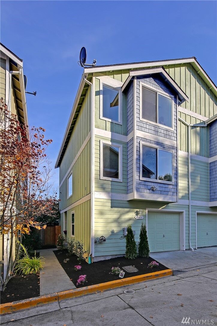 Property Photo: 2414 SW Holden St F WA 98106