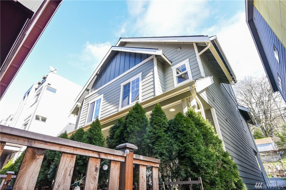 Property Photo:  4852  Delridge Way SW B  WA 98106 