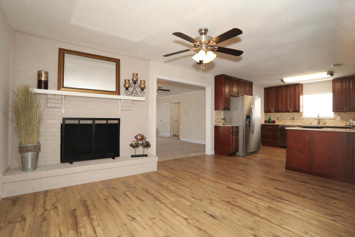 Property Photo:  612 Ferretti Avenue  FL 32547 