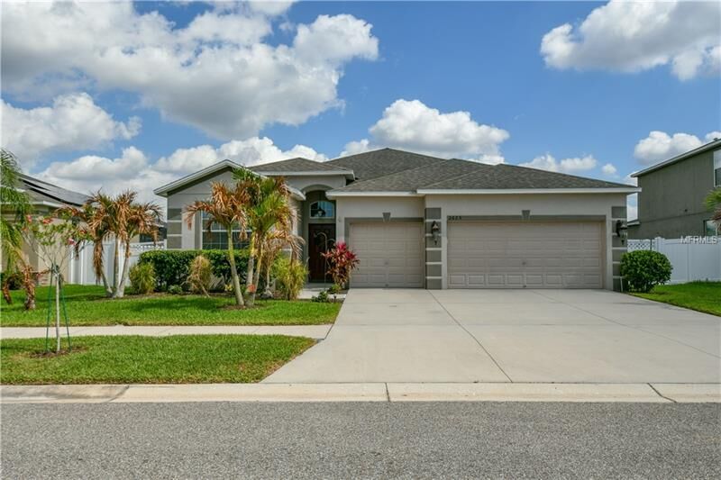 Property Photo:  2625 Yukon Cliff Drive  FL 33570 