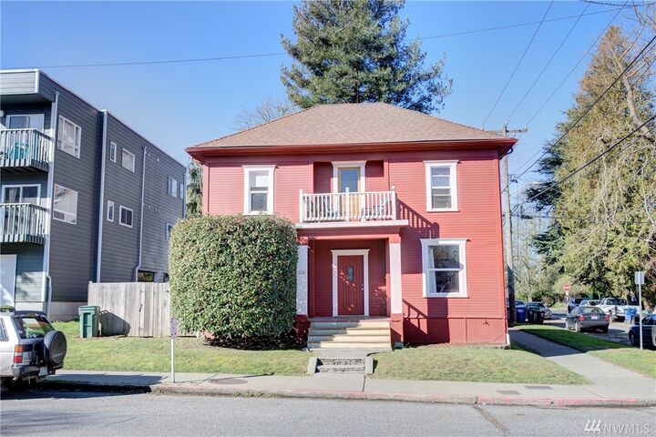 Property Photo:  5269 Brooklyn Ave NE  WA 98105 